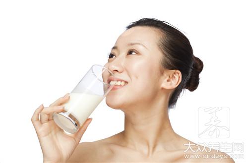 每天晚上喝纯牛奶有什么好处(1)